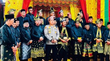 Balutan Adat Melayu, LAMR Meranti Sambut Hangat Kapolres Baru